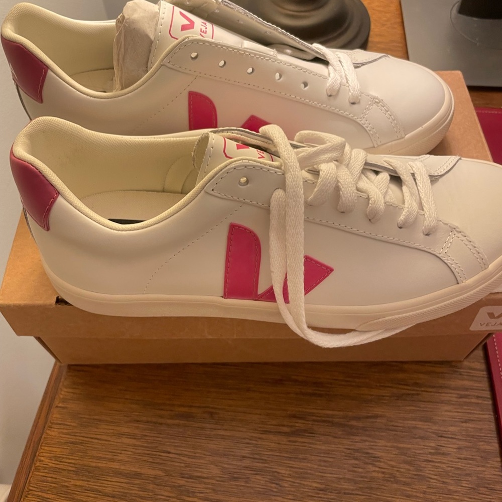 Veja Esplar Sneaker-Hot Pink Size 40 Brand New Never Worn